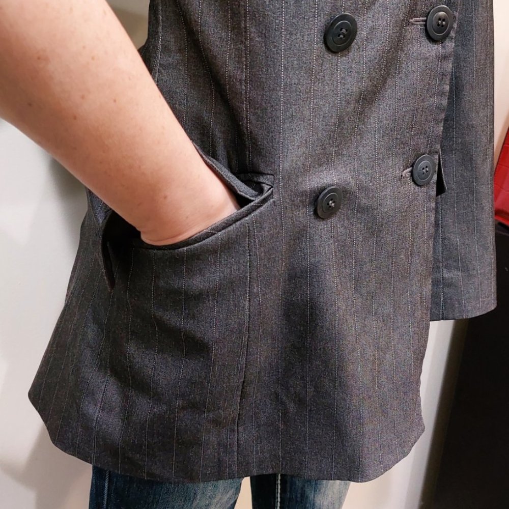 💥STUNNING💥Gray Pinstriped Double Breasted Blazer - Picture 7 of 14